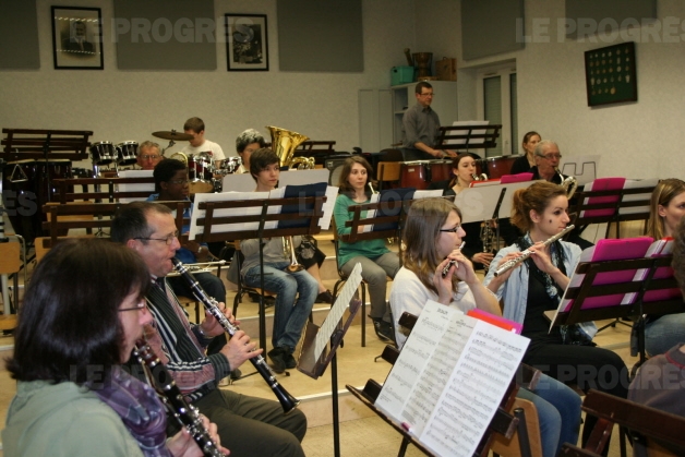 Les
répétitions se poursuivent à l'espace Berlioz.  Photo Marcel Rascle